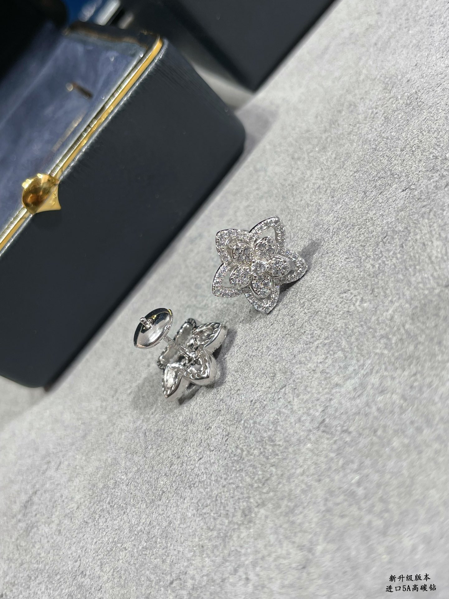 Graff Flowers Earrings