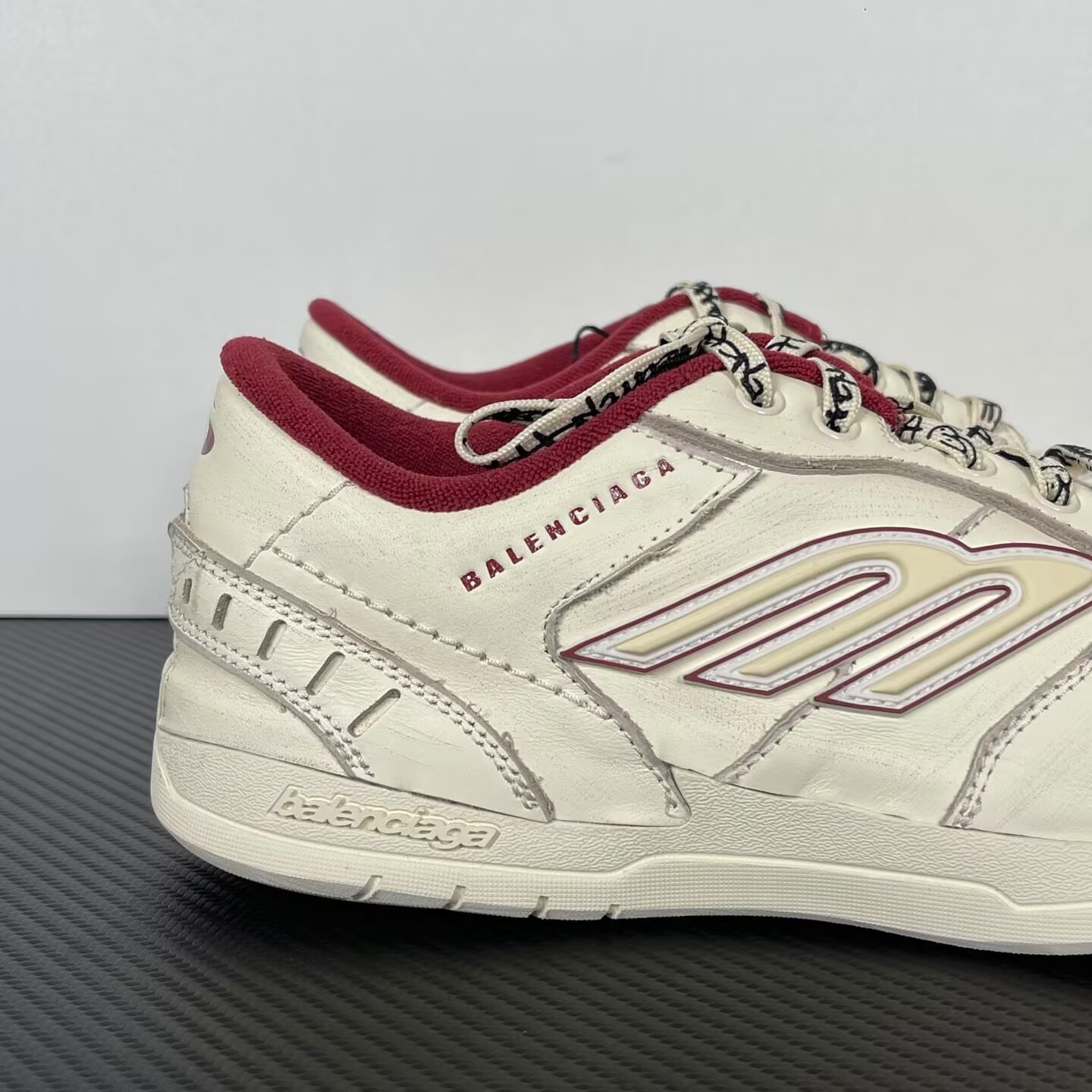 ua Ba*len*cia*ga hamptons medium worn-out sneaker (run one size large)