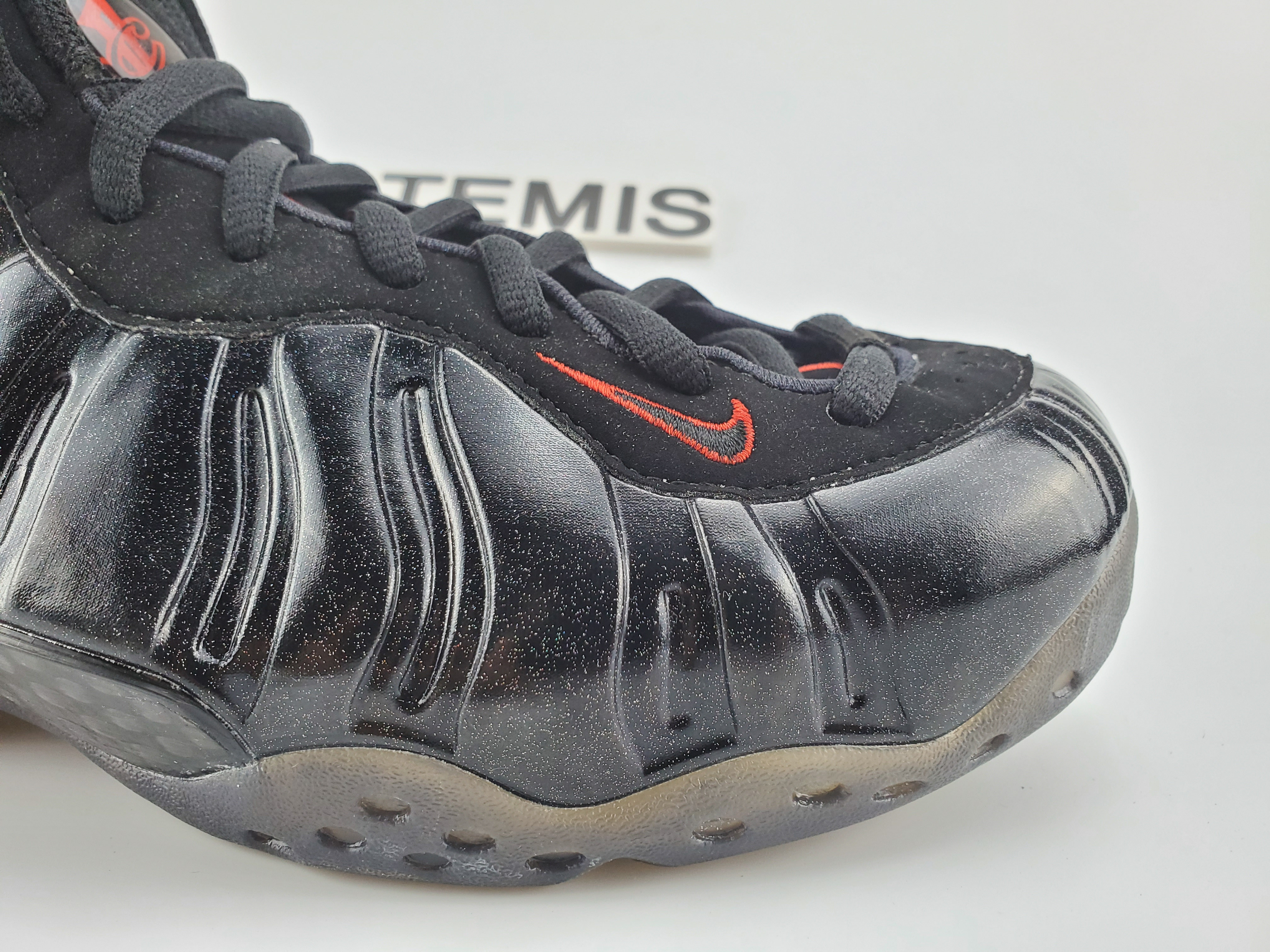 Nike Air Foamposite One “Black/Gold-Red”
