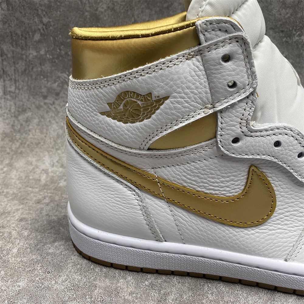 WMNS AIR JORDAN 1 RETRO HIGH OG