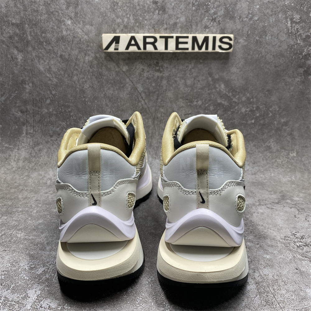 NIKE VAPORWAFFLE SACAI