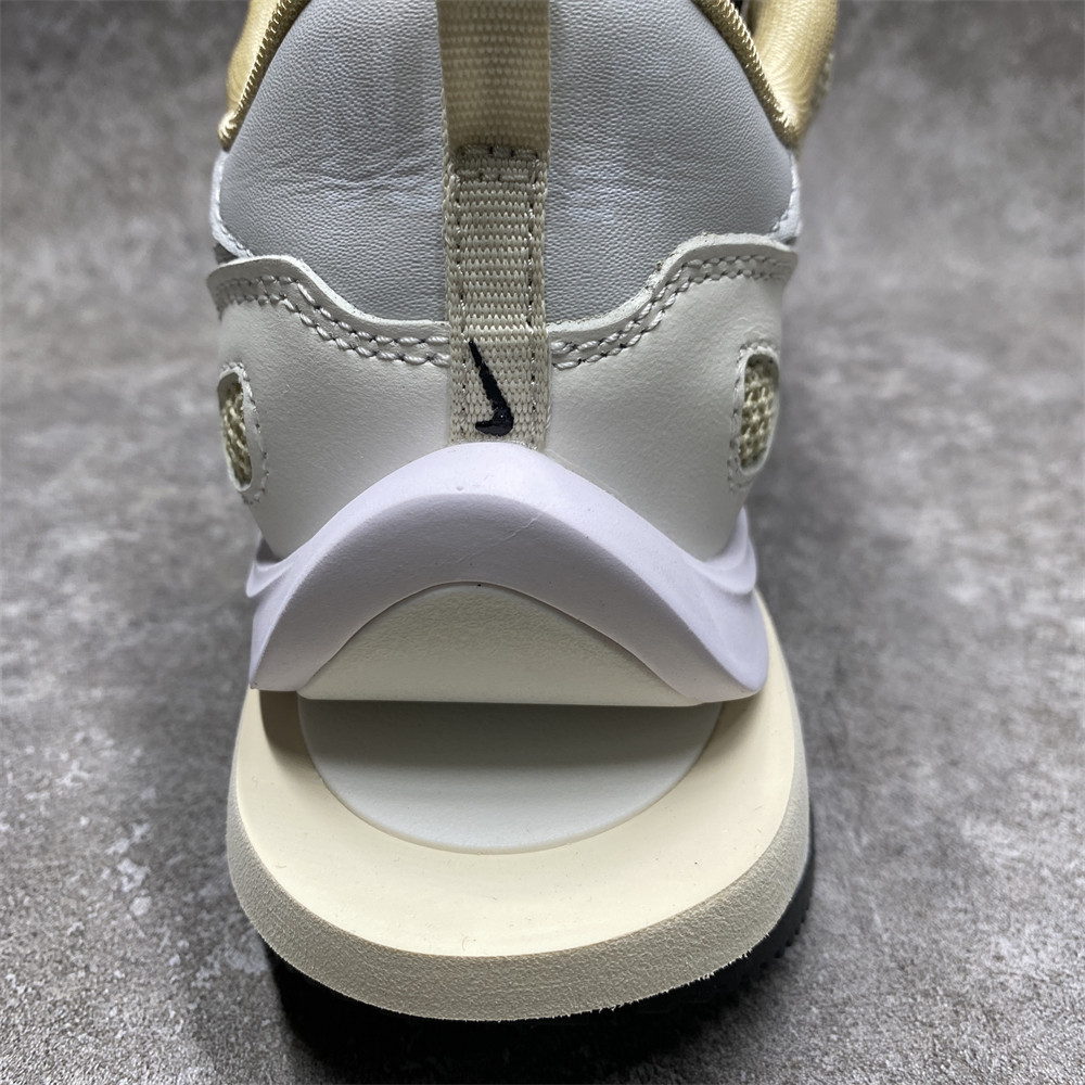 NIKE VAPORWAFFLE SACAI