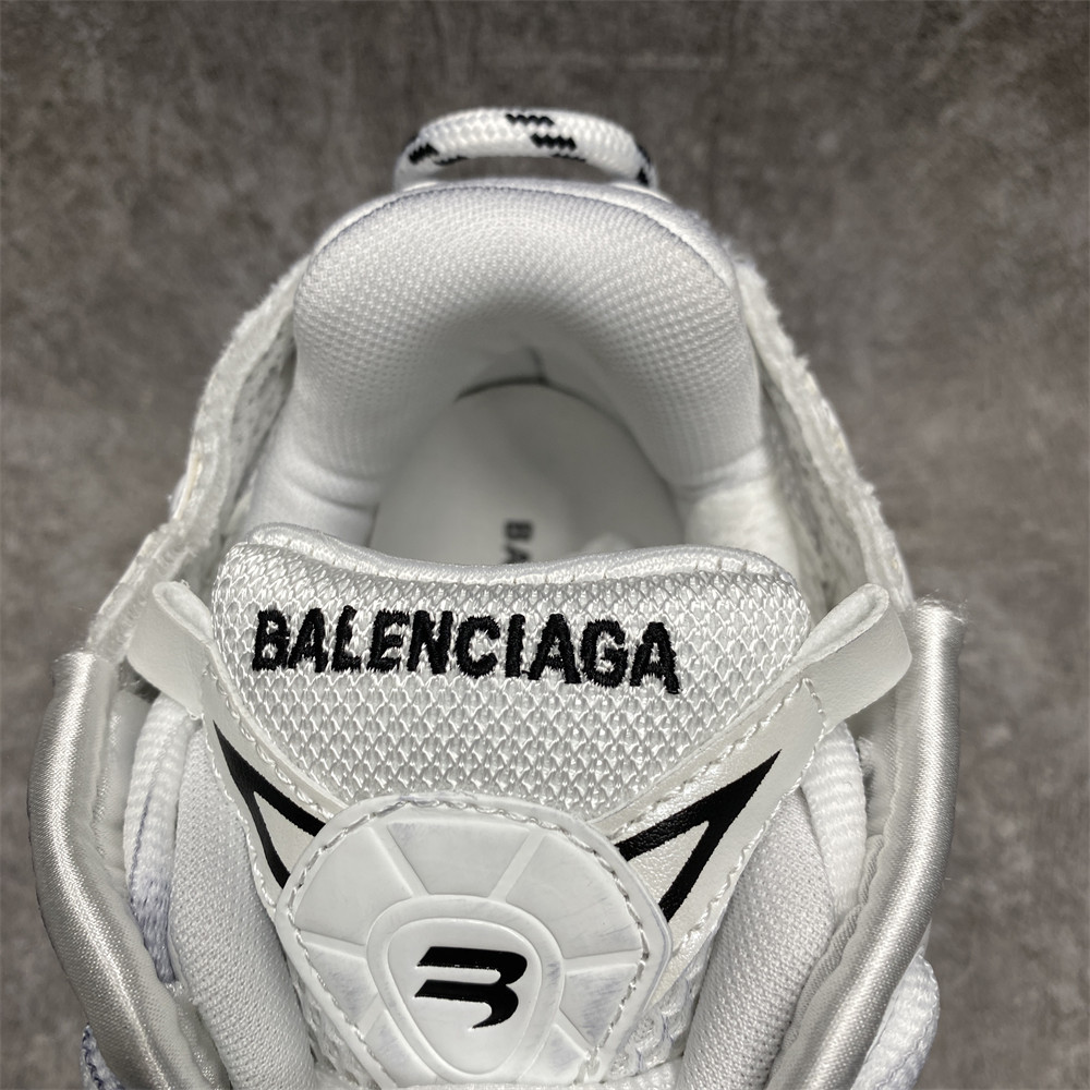 ua Ba*len*cia*ga runner sneaker