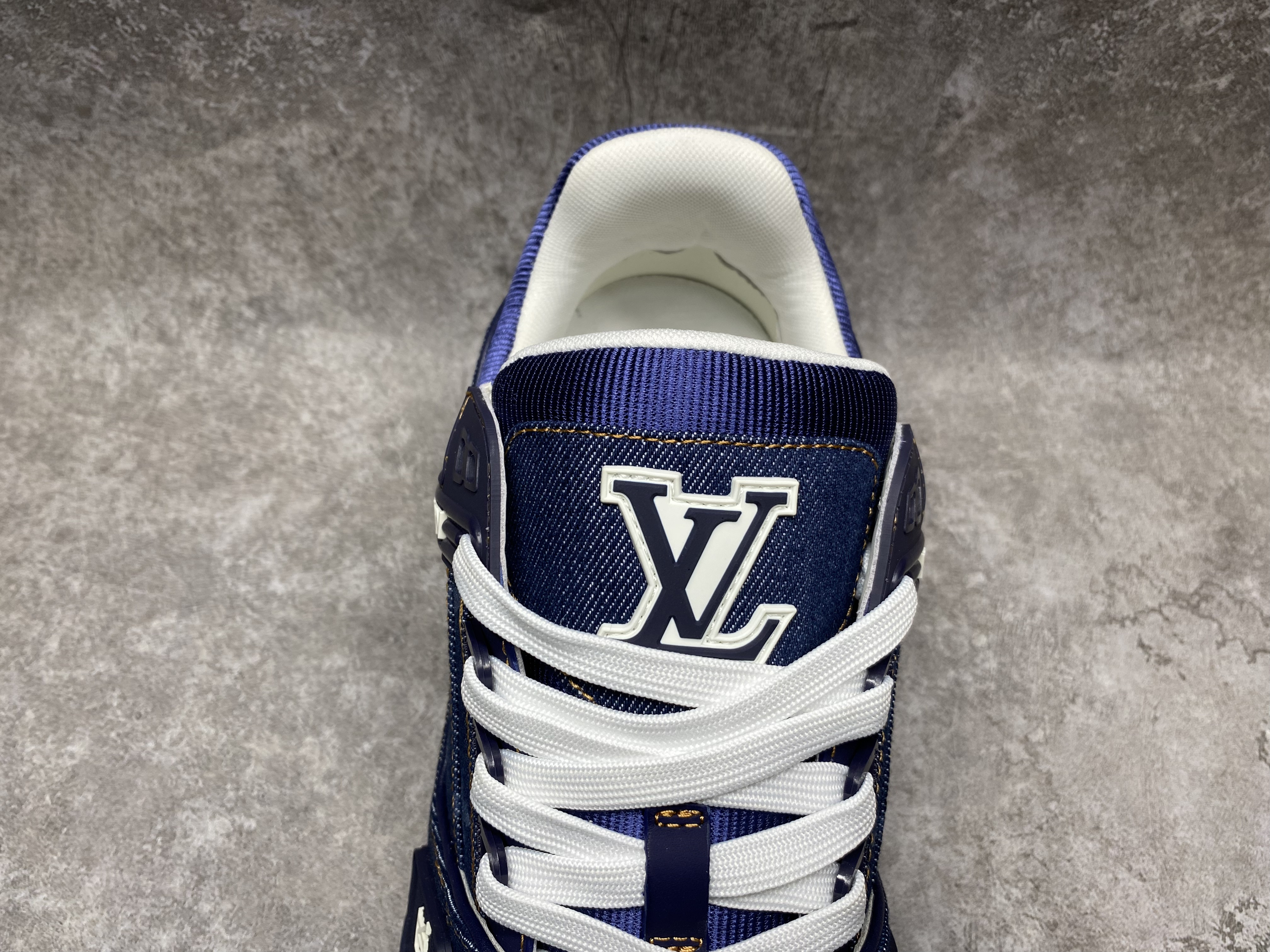 UA LV Trainer Sneaker