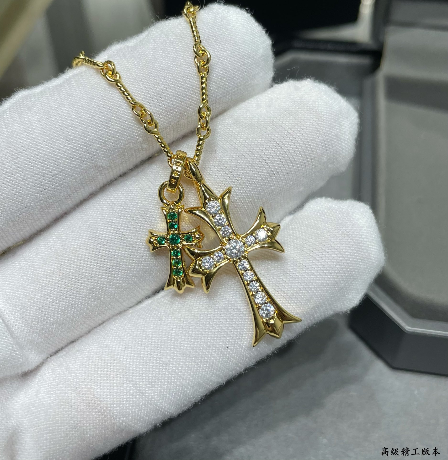 Ch*0me heart double cross green di*m*nd necklace