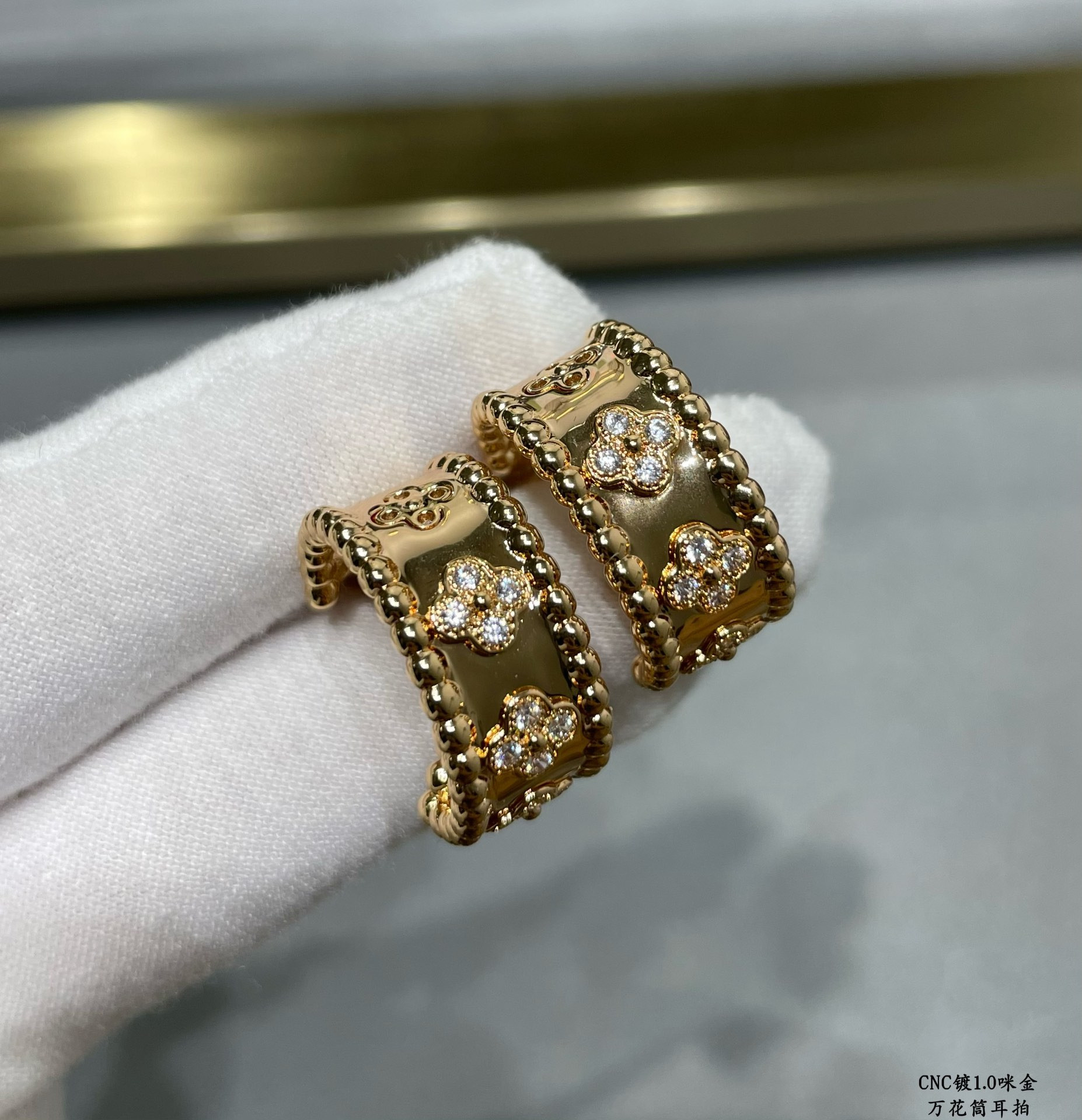 V*N CL*F & arpels kaleidoscope earrings