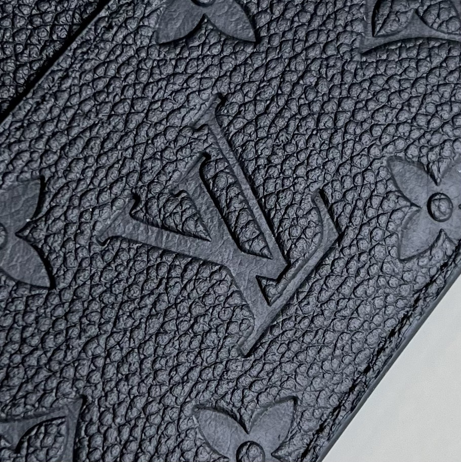 LV Charms Card Holder M82739 10x7x0.3cm