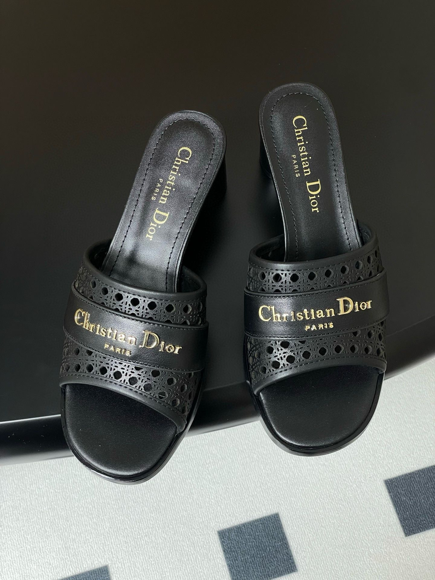 ua D*or d-lane heeled slide