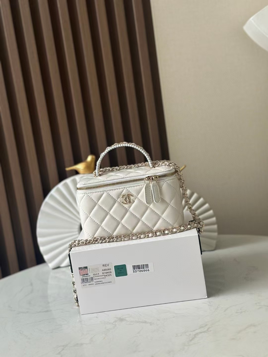 Ch*el vanity with chain 9.5x17x8cm