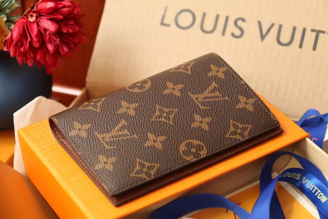 LV Passport Cover M64502 10x14x2.5cm