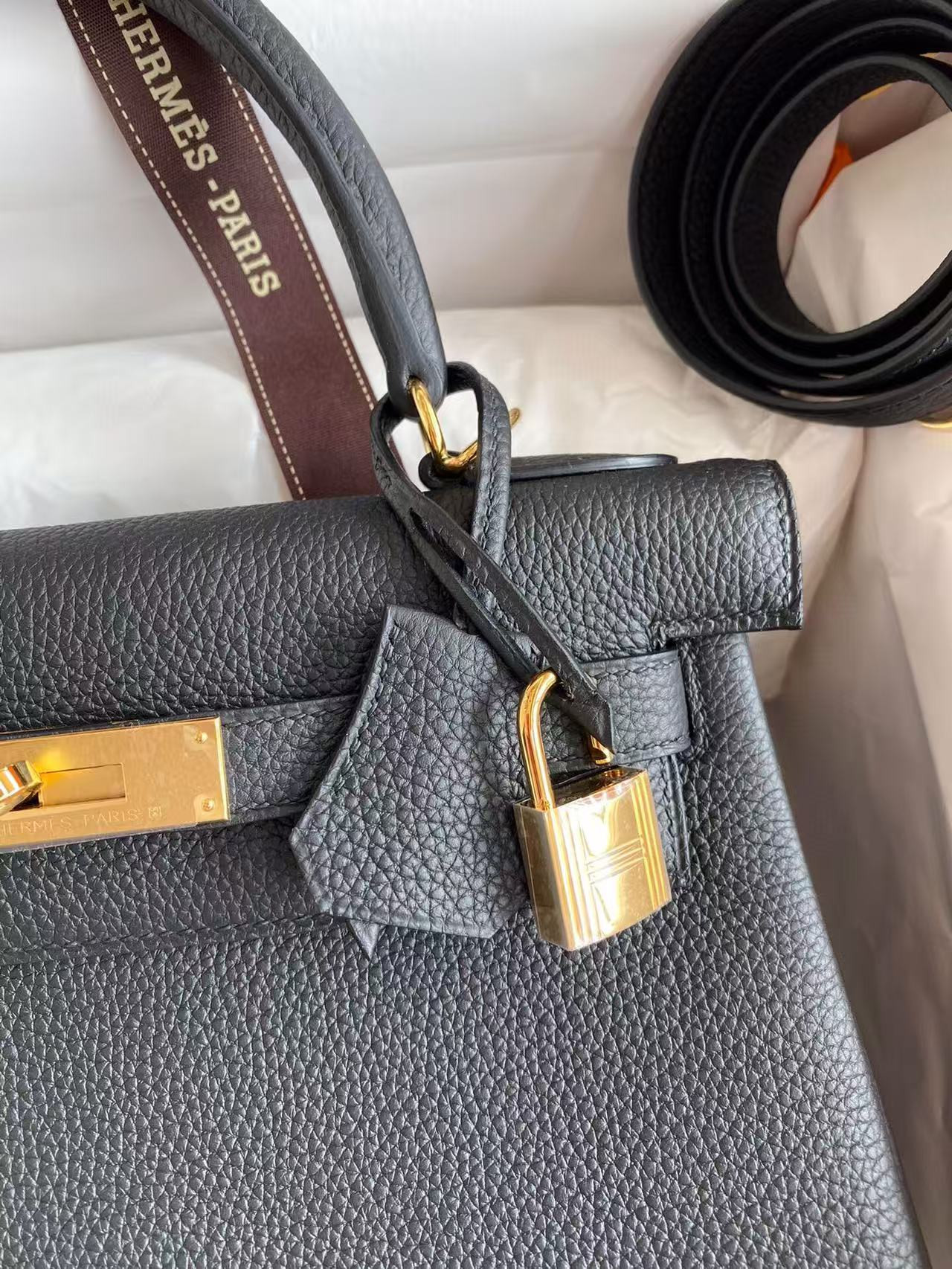 HERMÈS Kelly Gold-tone Hardware 25 28