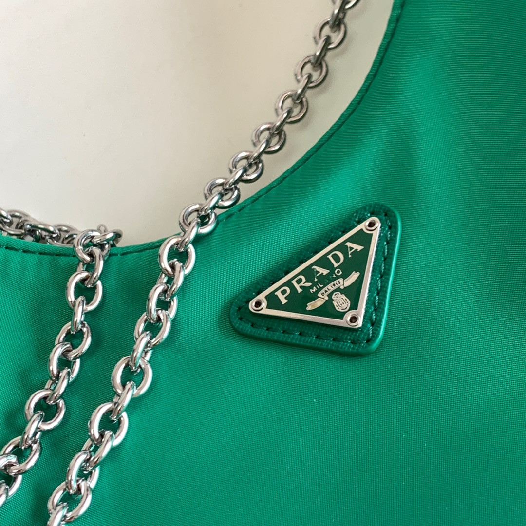 Pra*a re-edition 2005 re-nylon bag green