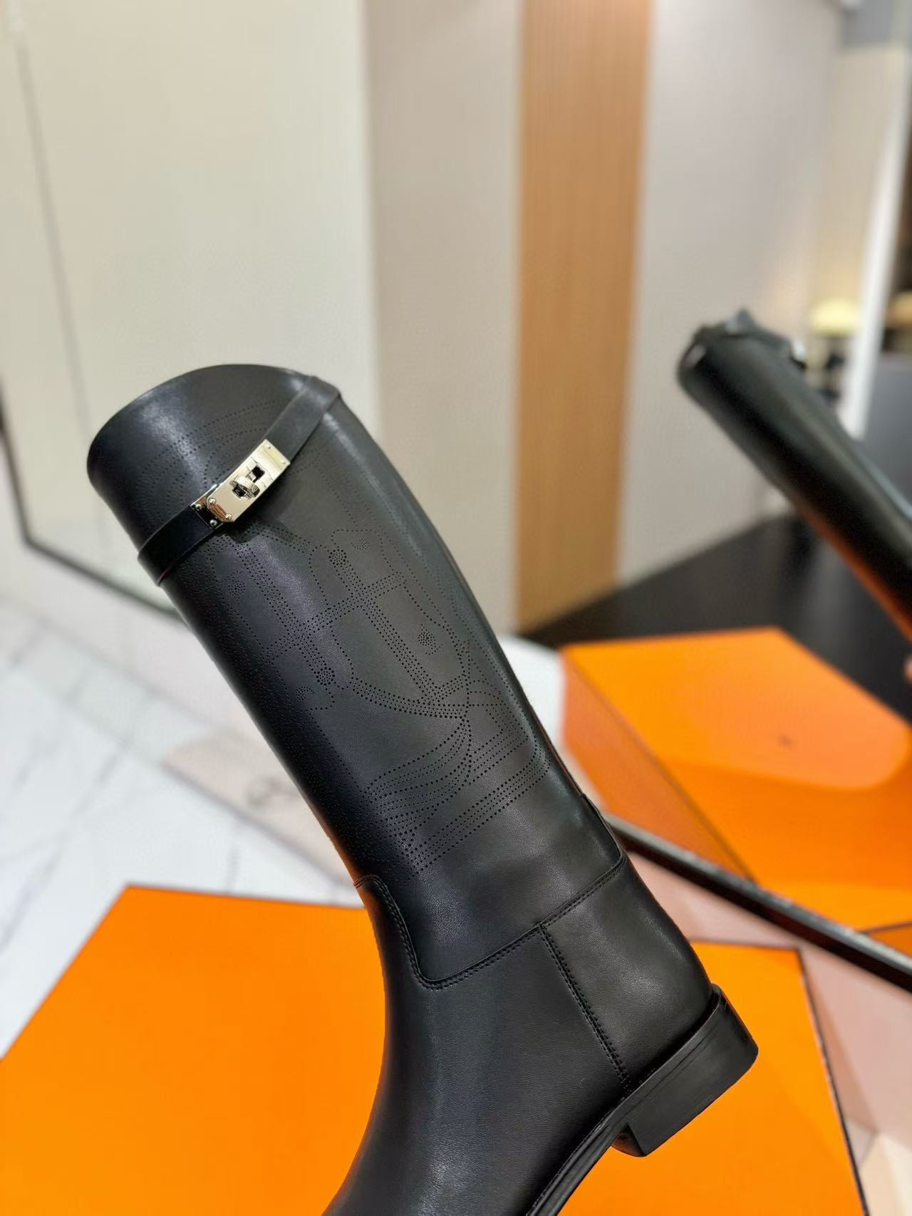 ua H**me5 jumping boots