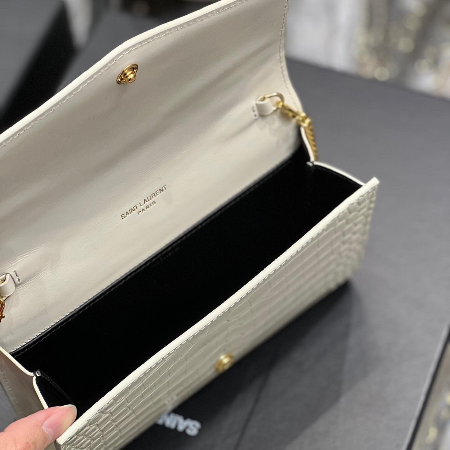 UPTOWN CHAIN WALLET IN CROCODILE-EMBOSSED SHINY LEATHER