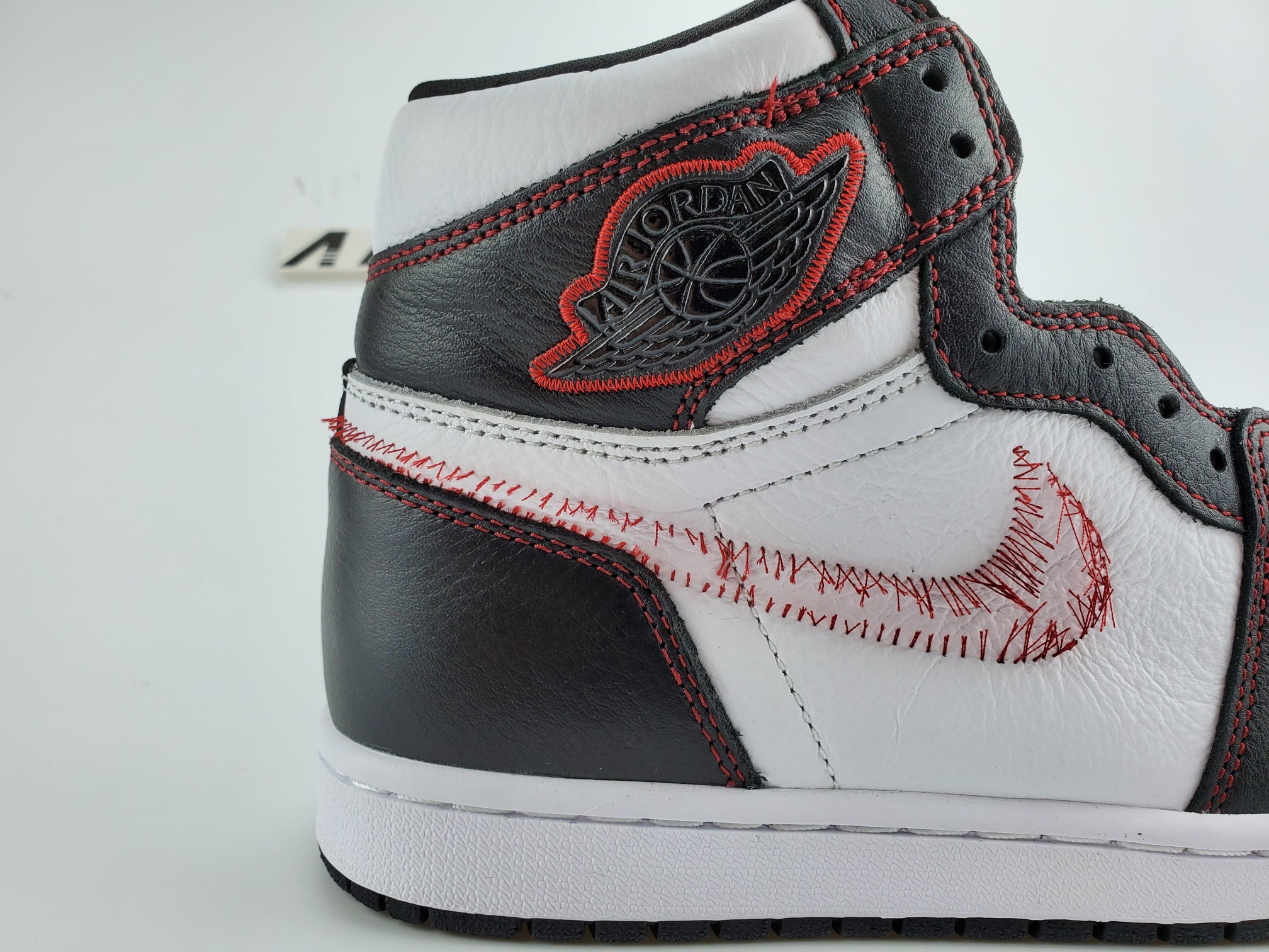 Air Jordan 1 Retro High OG Defiant