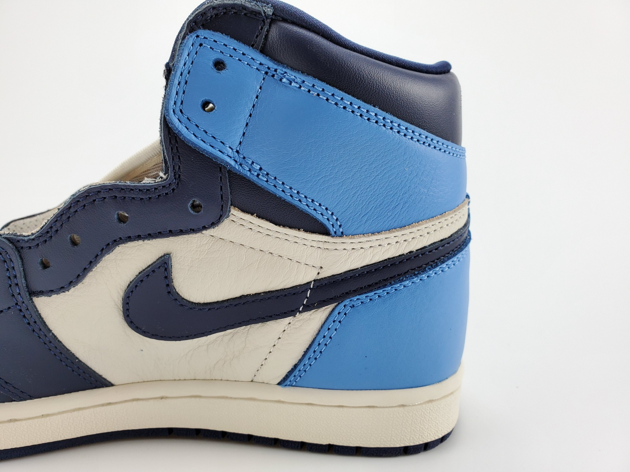 Air Jordan 1 Retro High "Obsidian Blue"