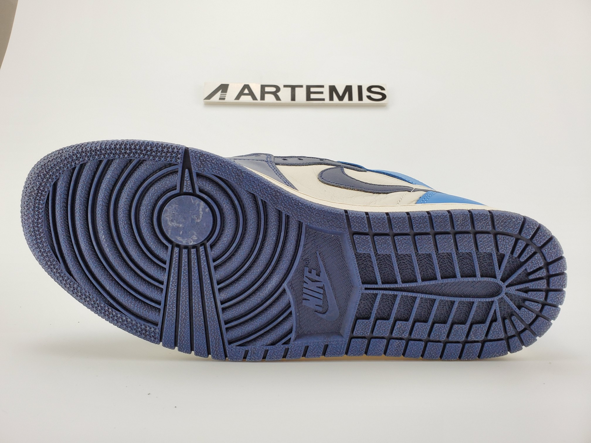 Air Jordan 1 Retro High "Obsidian Blue"