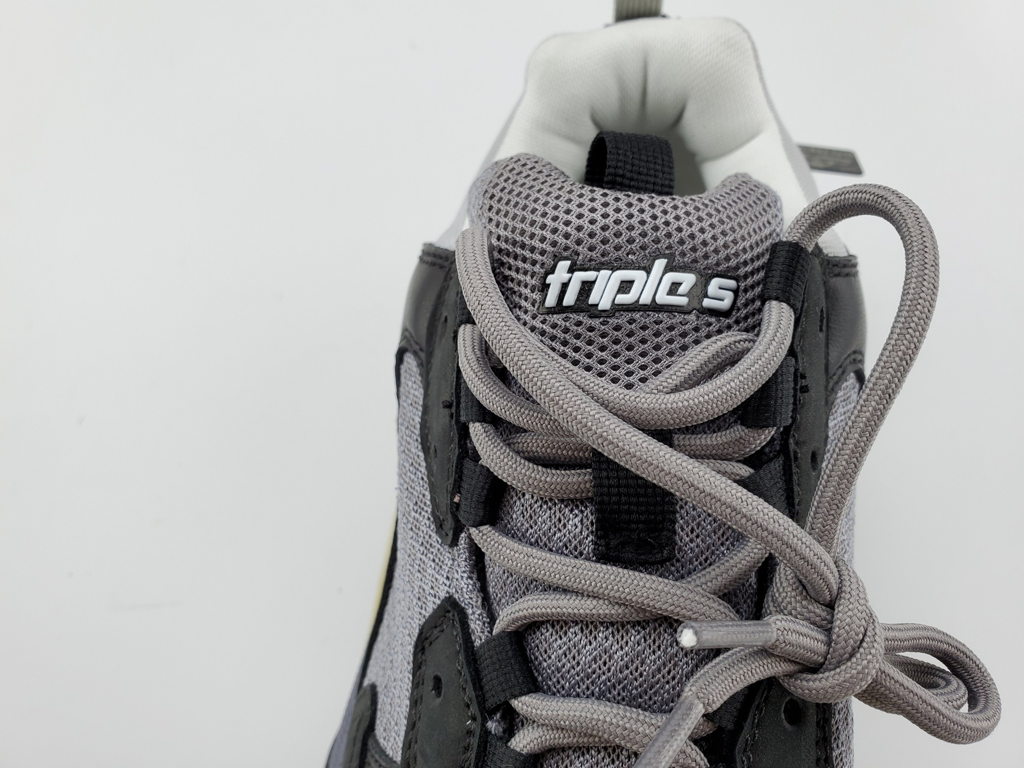 Balenciga Triple S light Grey Red