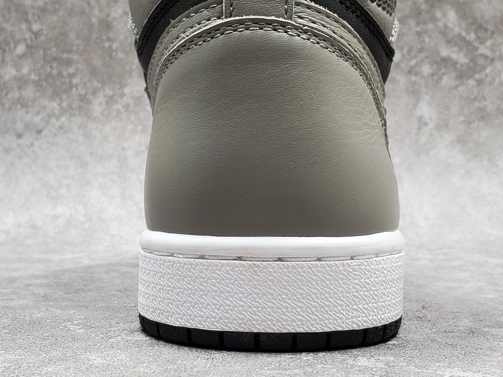 Air Jordan 1 Retro High Shadow