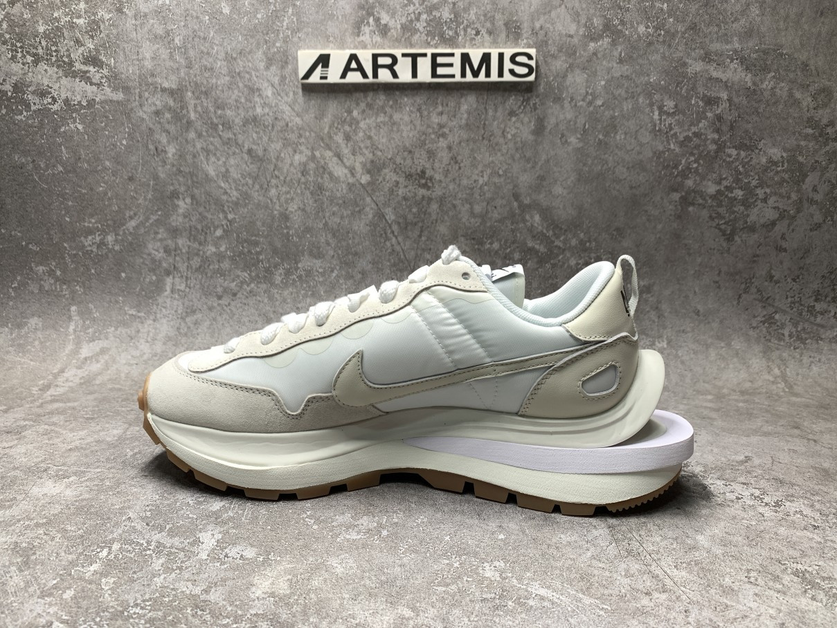 Nike Vaporwaffle Sacai Sail Gum