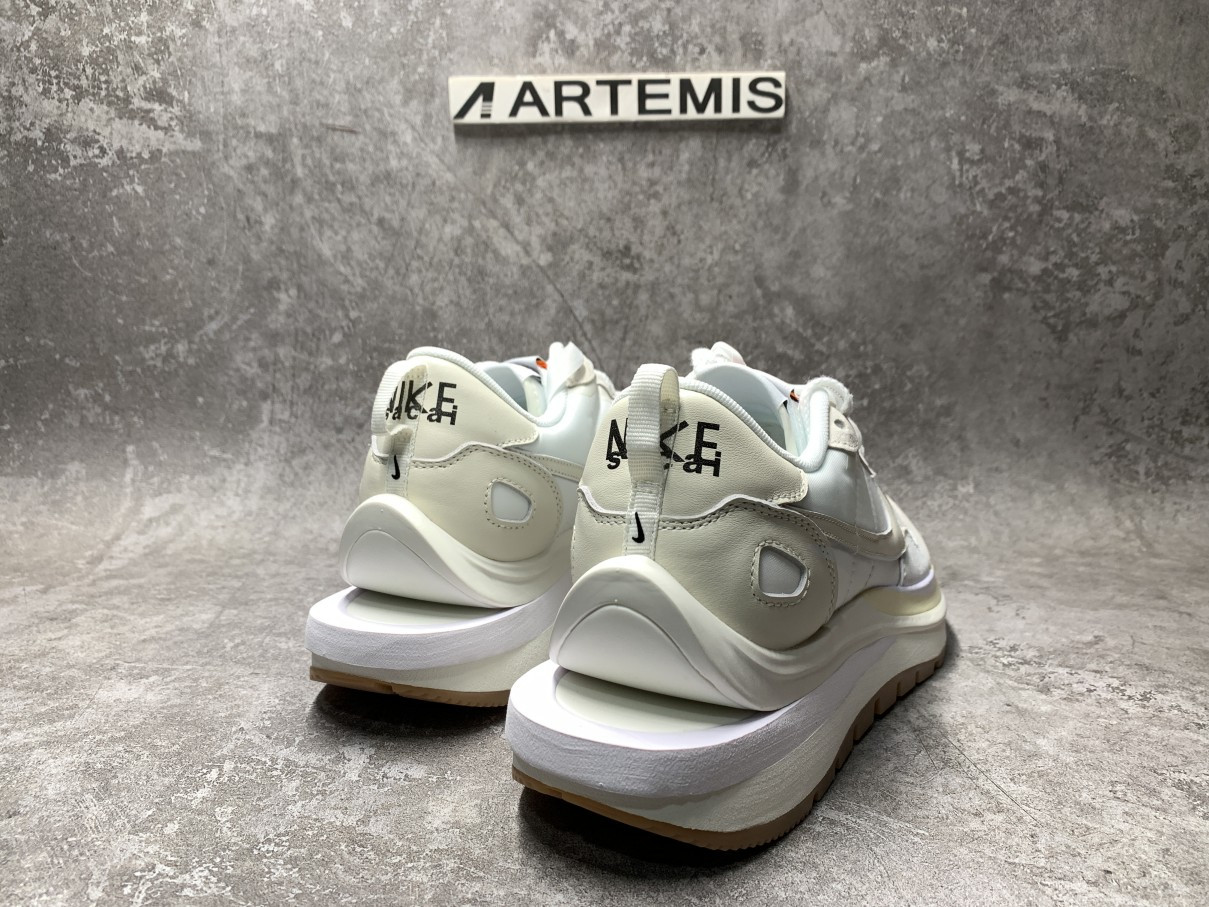 Nike Vaporwaffle Sacai Sail Gum