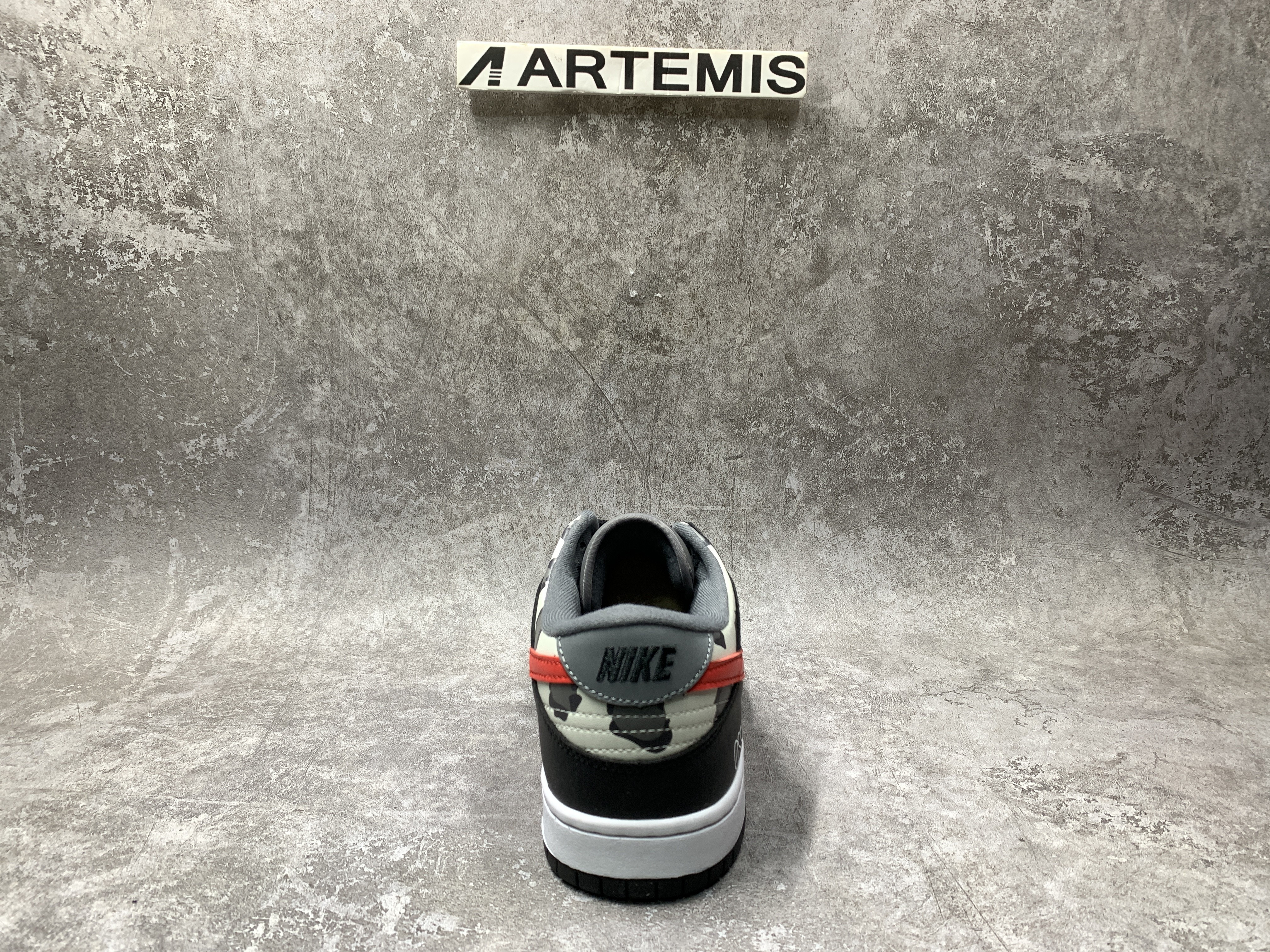 Nike Dunk SB Low Graffiti