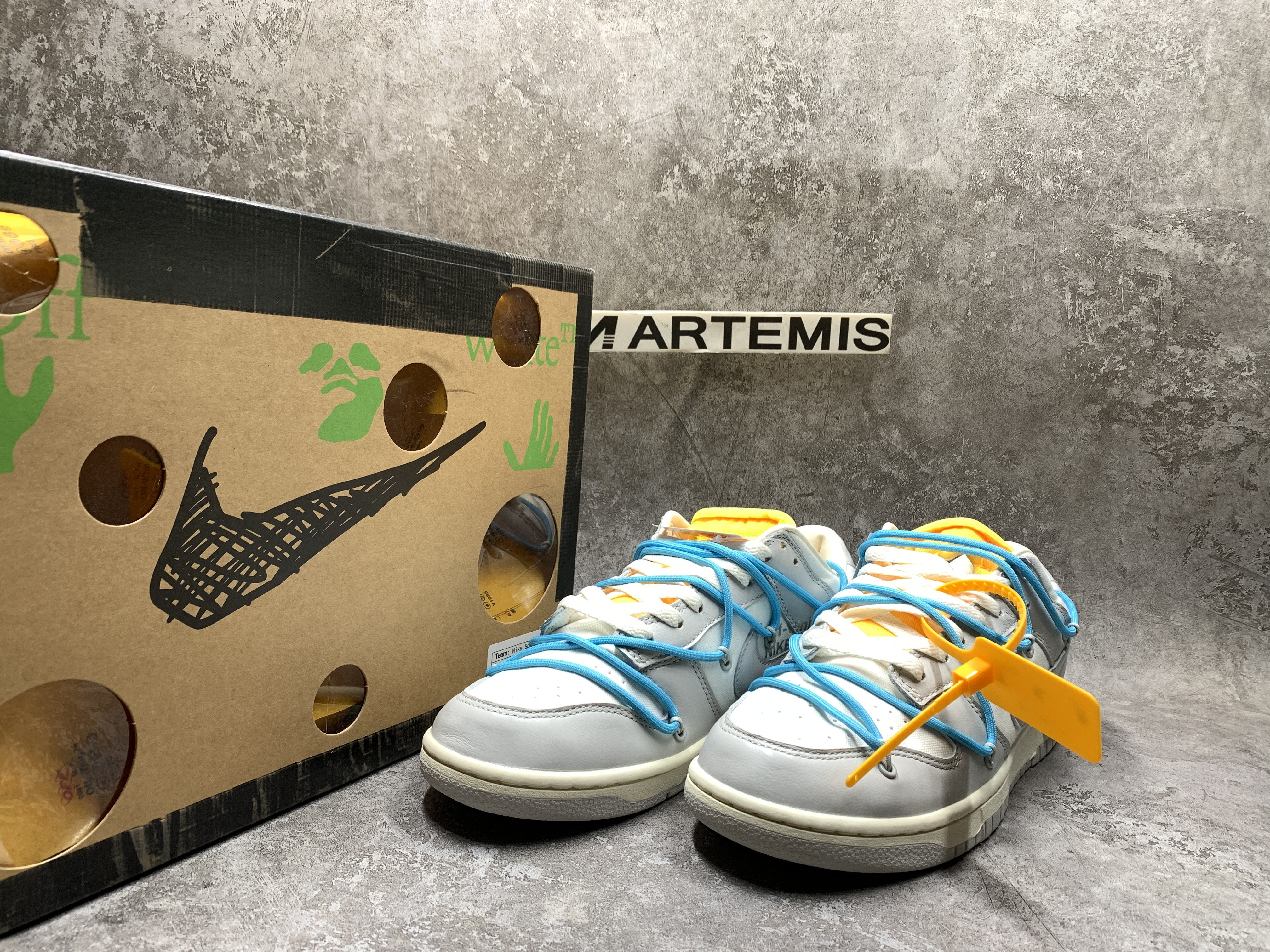 Off-White x Nike Dunk Low 02 of 50