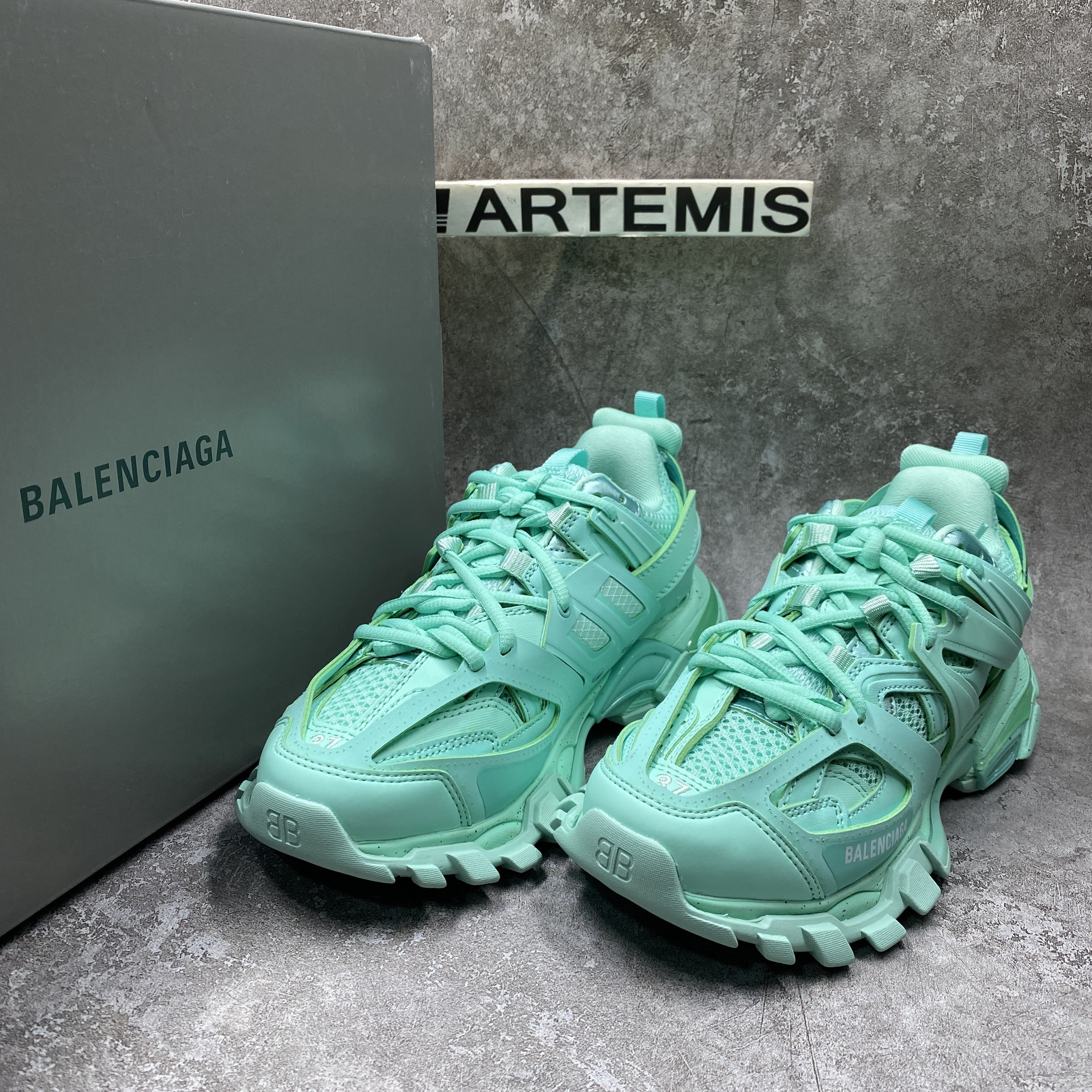 Balenciga Wmns Track Trainer Light Blue