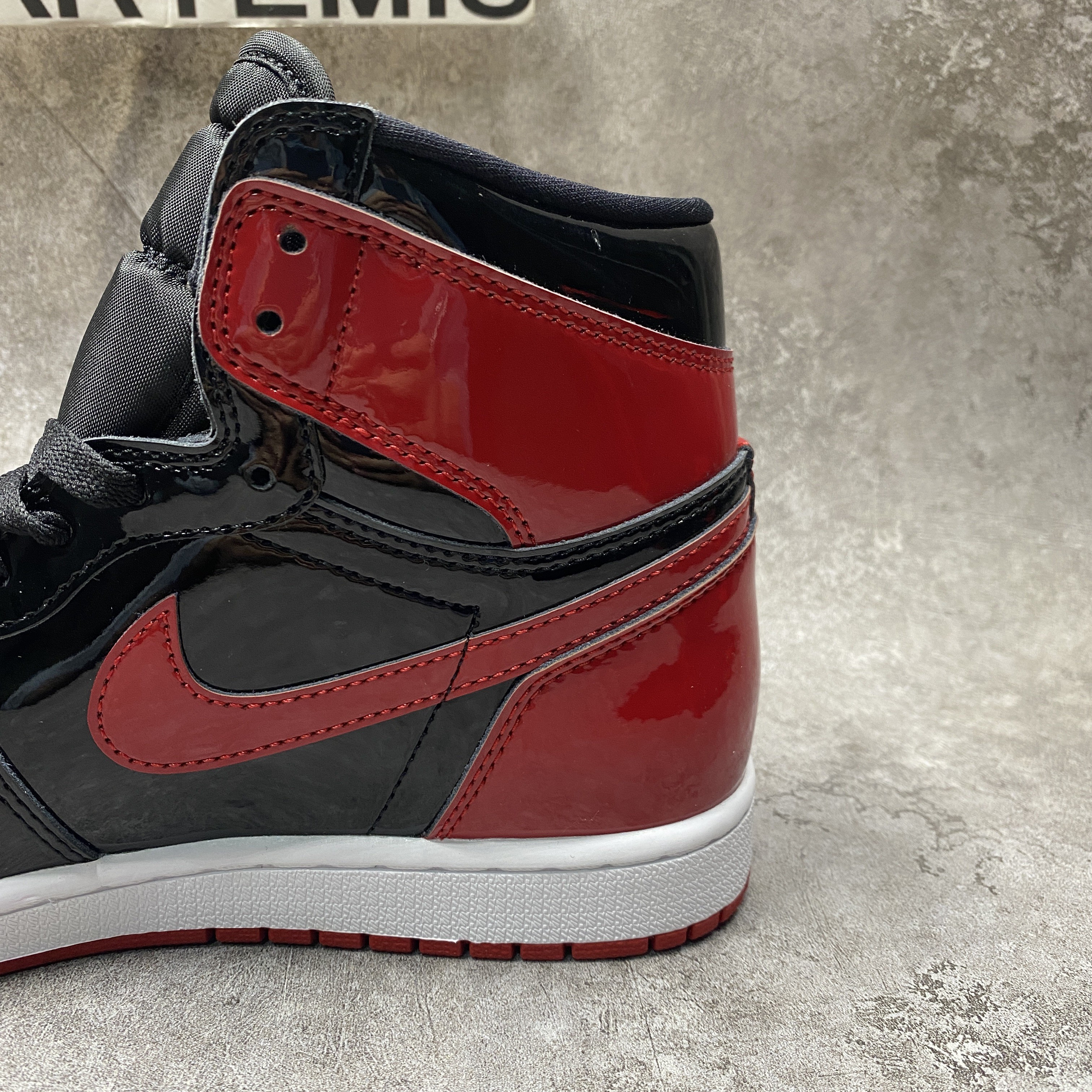 Air Jordan 1 Retro High OG Patent Bred