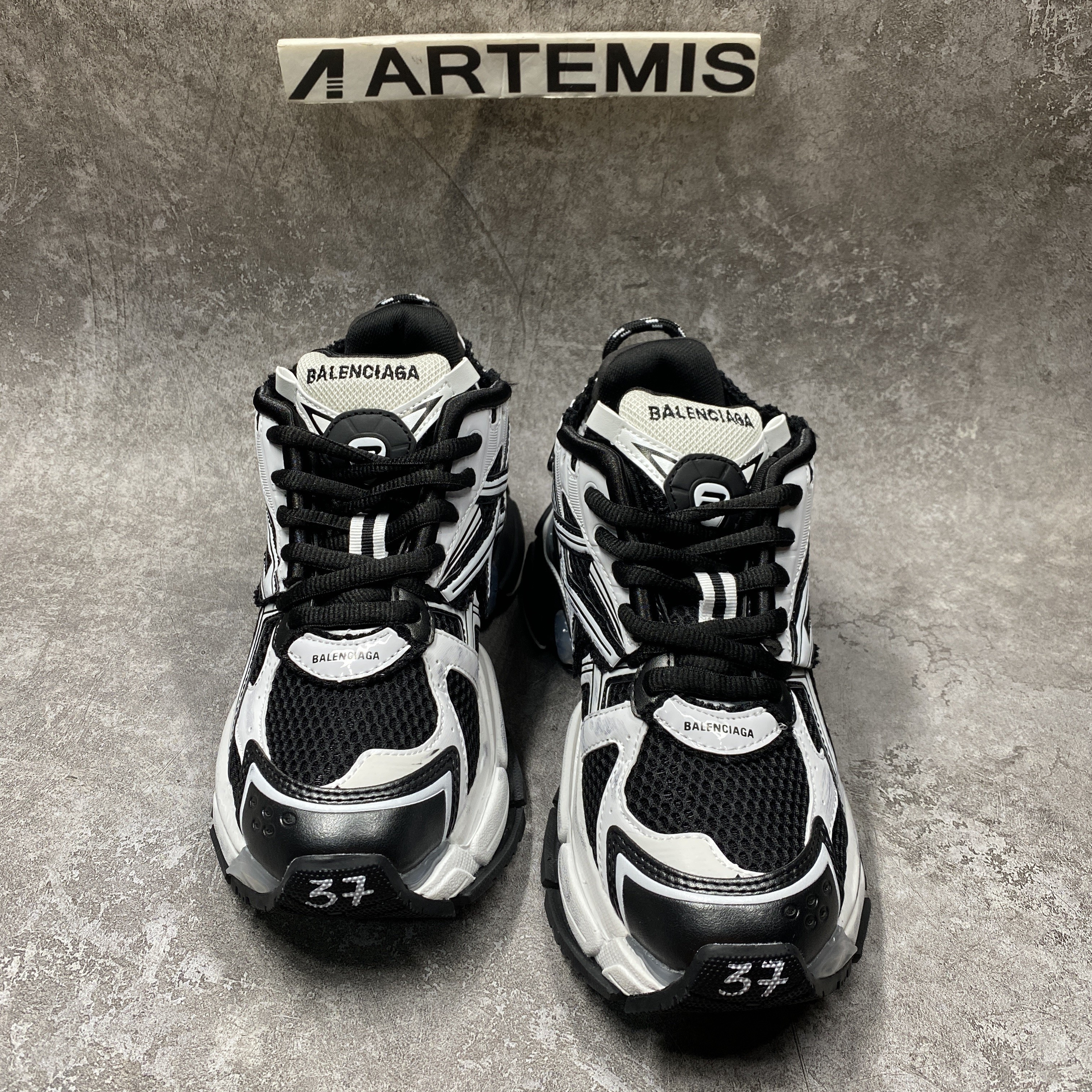 Balenciga Runner Sneaker Black White