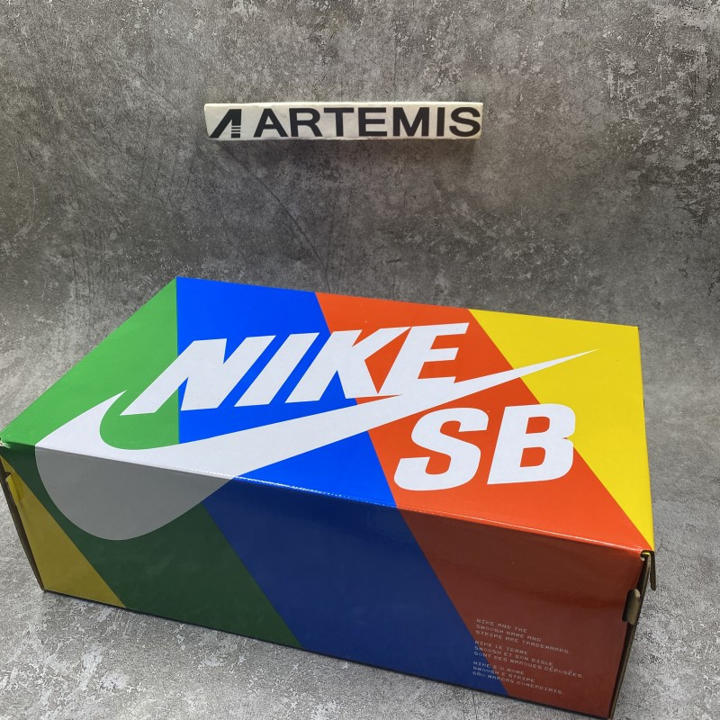 HUF x Nike SB Dunk Low“Friends and Family”