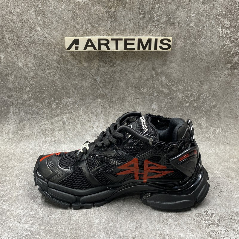 Balenciga Graffiti Runner Sneaker In Black