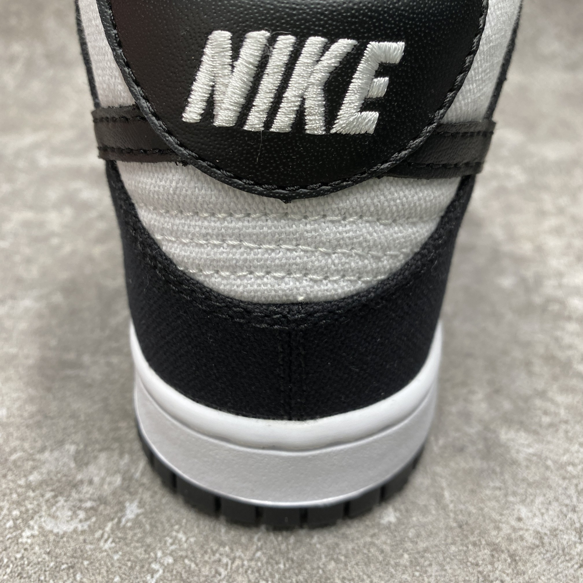 Nike Dunk Mid Panda