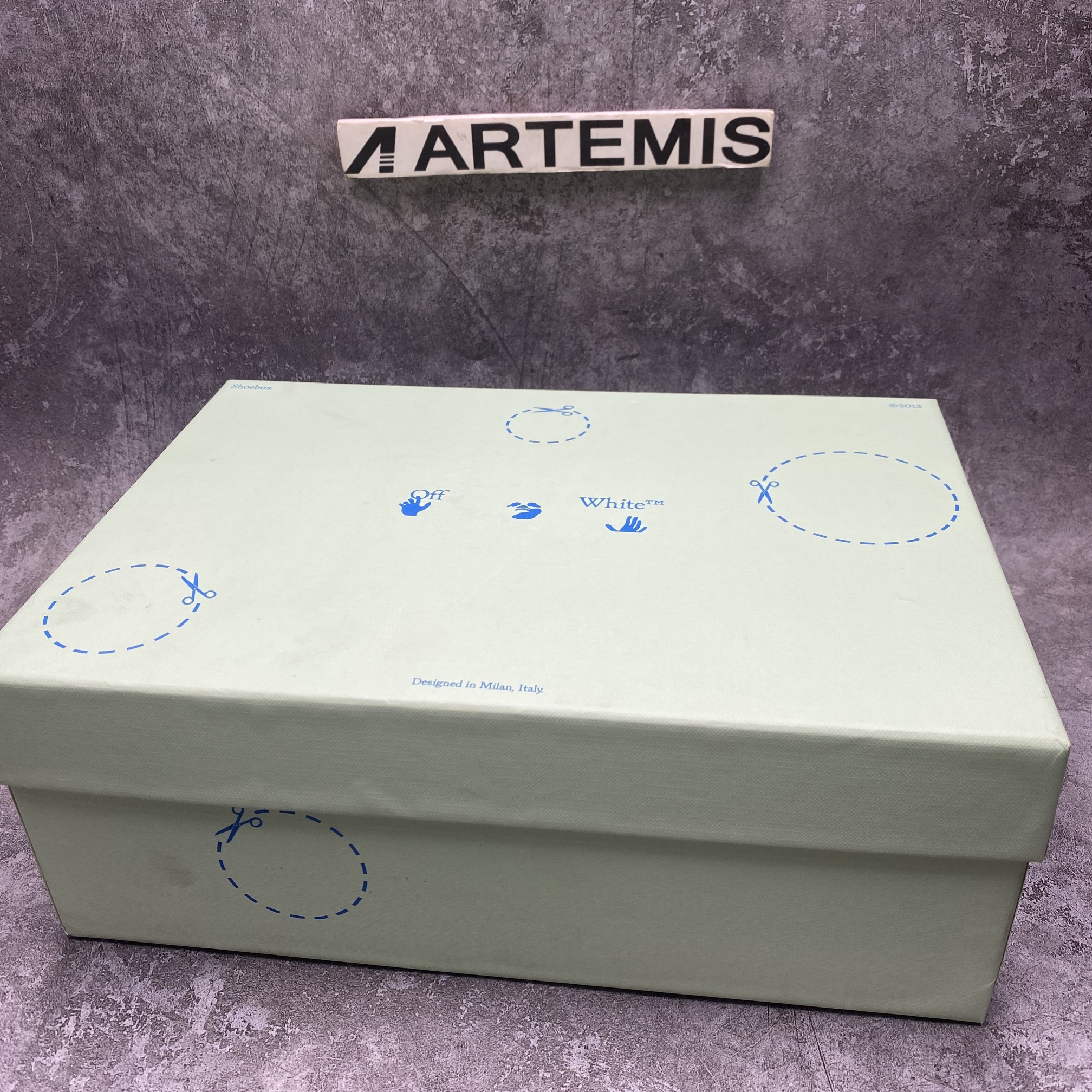 OFF-WHITE Out Of Office Black and White