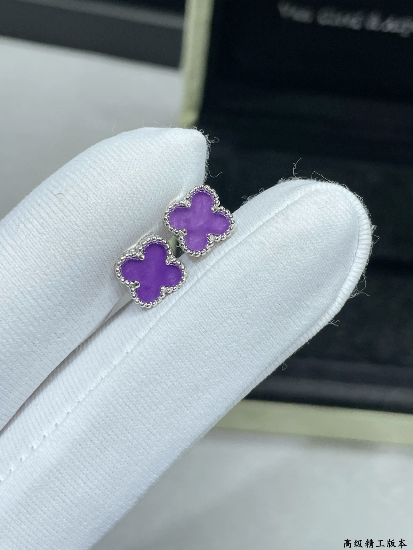 V*N CL*F & arpels mini violet four-leaf clover earrings