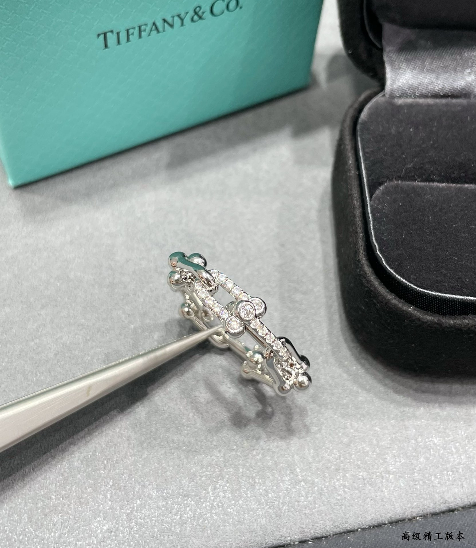 t*f*ny & co. u-link chain with Di*m*nd ring