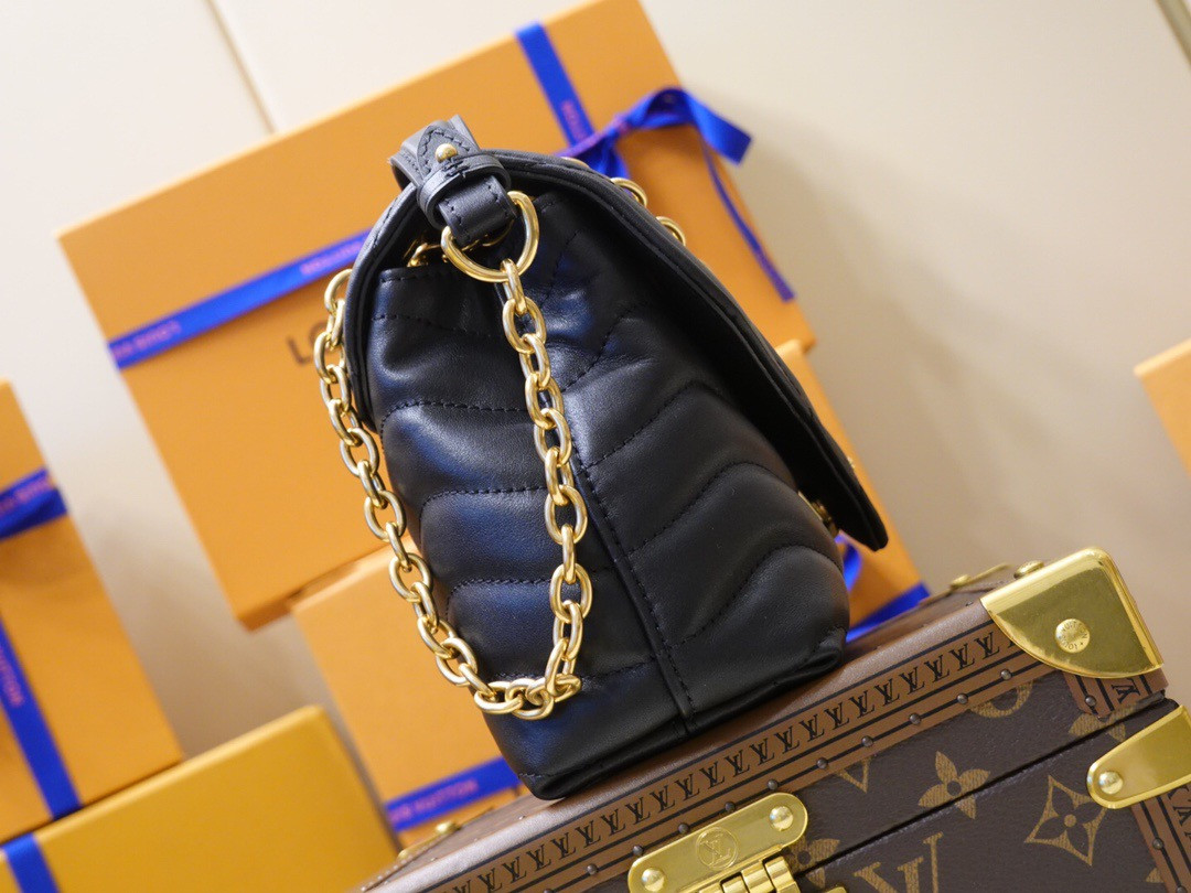 LV NEW WAVE CHAIN BAG M58552