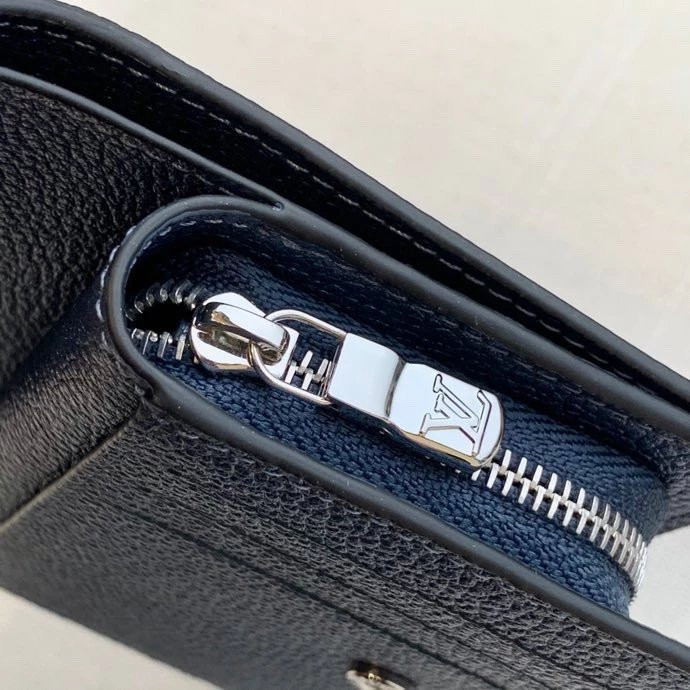 LV CLEA WALLET M80943