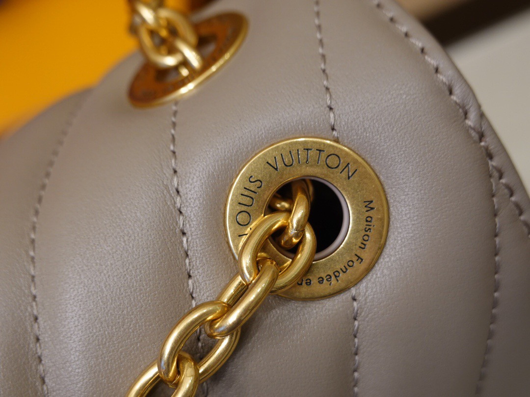 LV NEW WAVE CHAIN BAG M58550