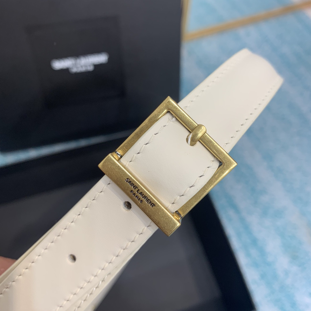 Y*L le 5 À 7 in smooth leather blanc vintage 23 x 16 x 6.5 cm