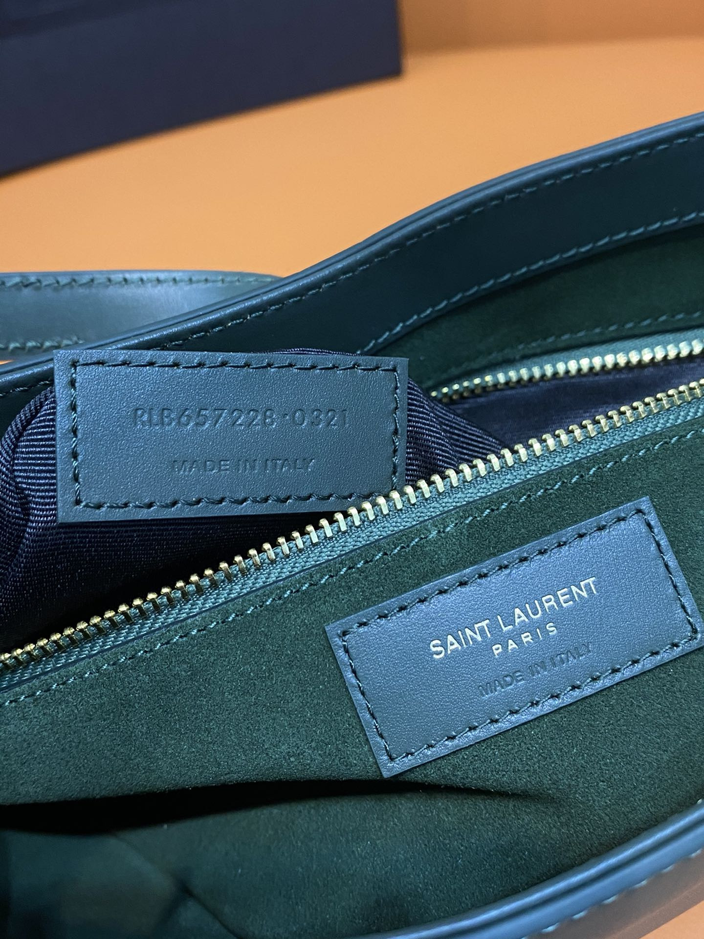 Y*L le 5 À 7 in smooth leather vert fonce 23 x 16 x 6.5 cm