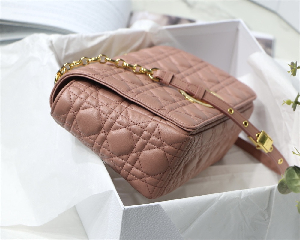 large d*or caro bag pink S*pple cannage calfskin 29 x 18 x 10 cm