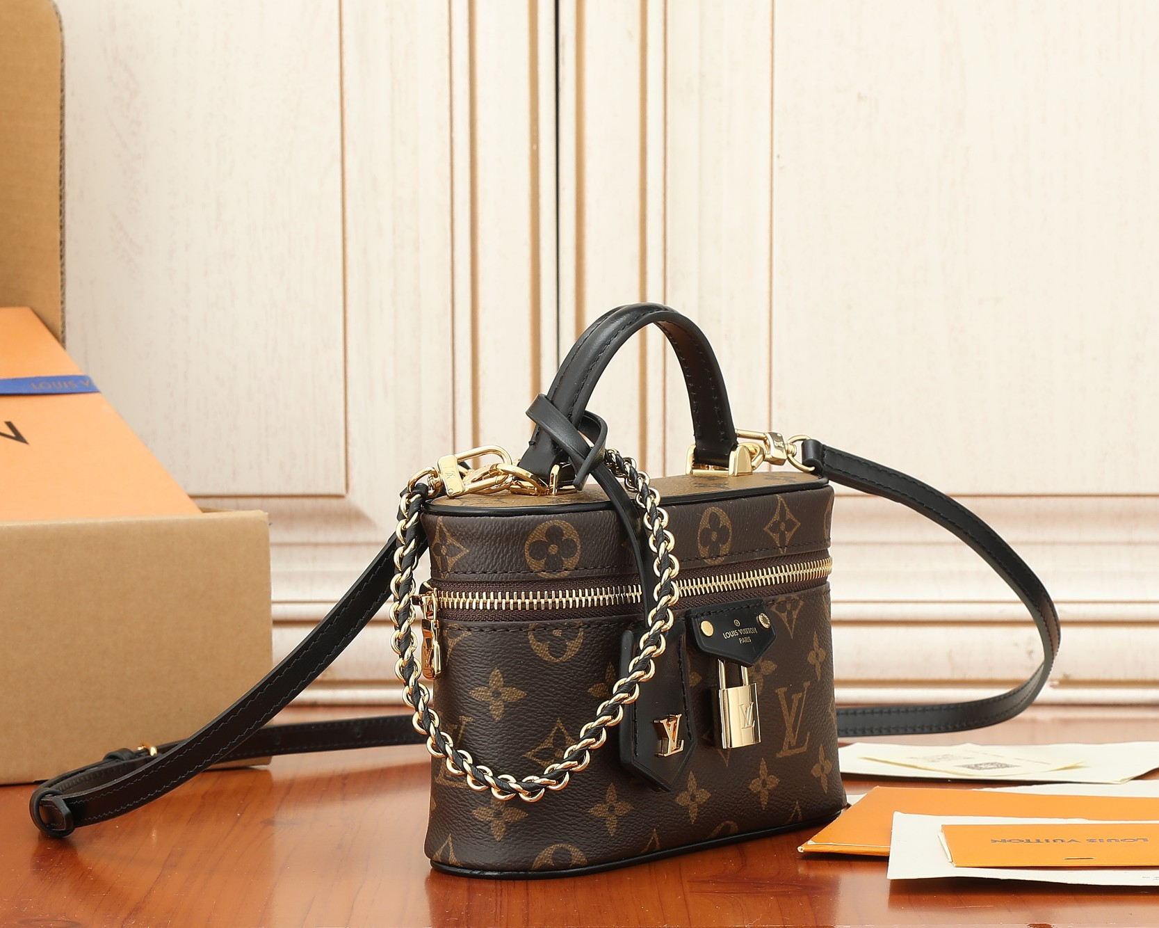 LV M47125 Vanity Chain Pouch 19 x 11.5 x 6.5 cm