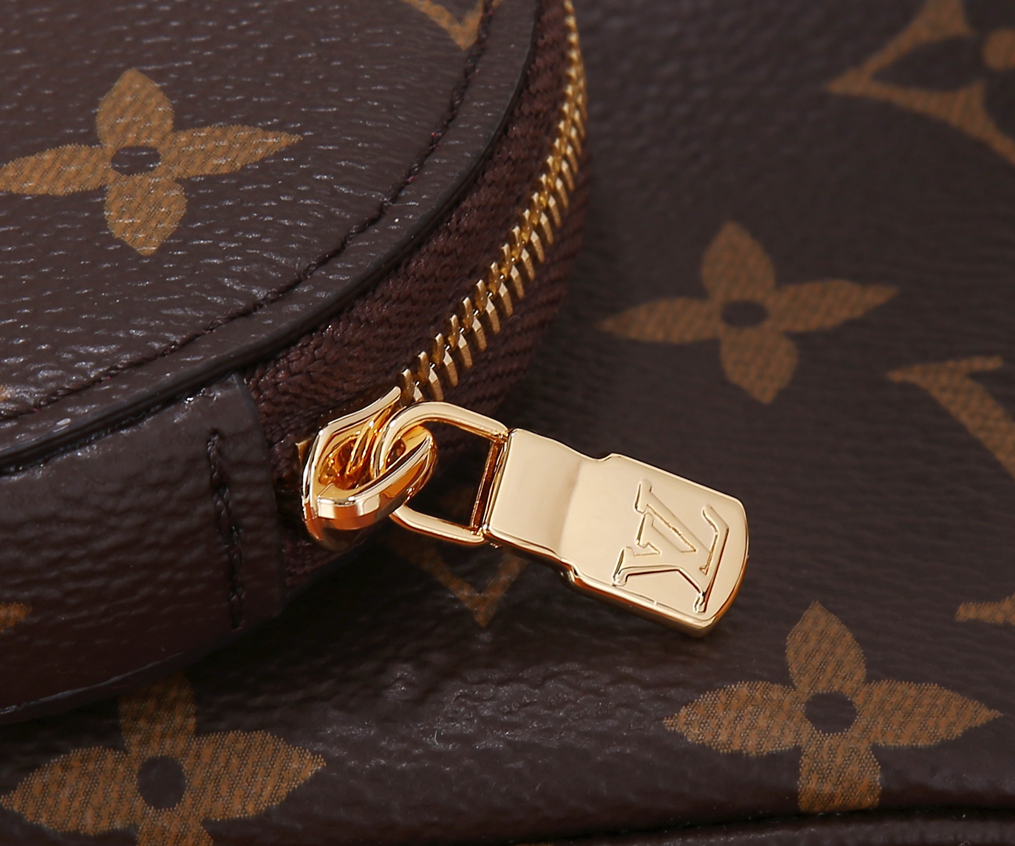 LV M46786 Neverfull BB 24 x 14 x 9 cm