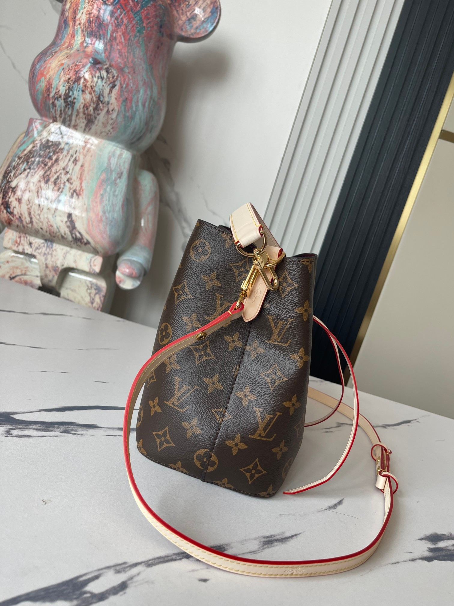 LV M46581 Néonoé BB 7.9 x 7.9 x 5.1 inches