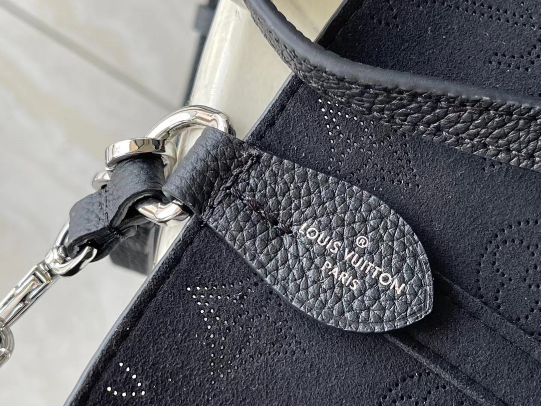 LV  Blossom M21848 20.0 x 20.0 x 12.5 CM