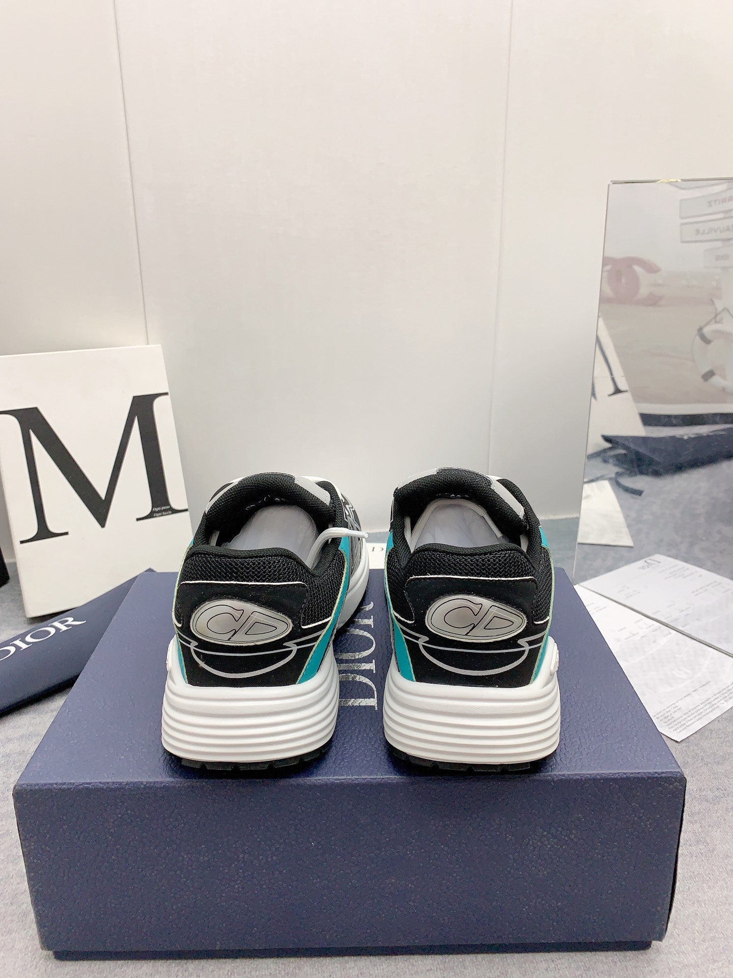 ua D*or b30 anthracite gray