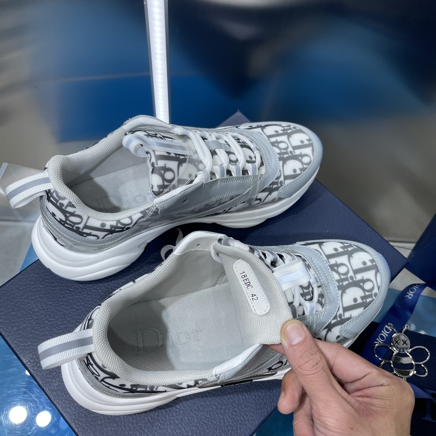 ua D*or b22 gray sneaker