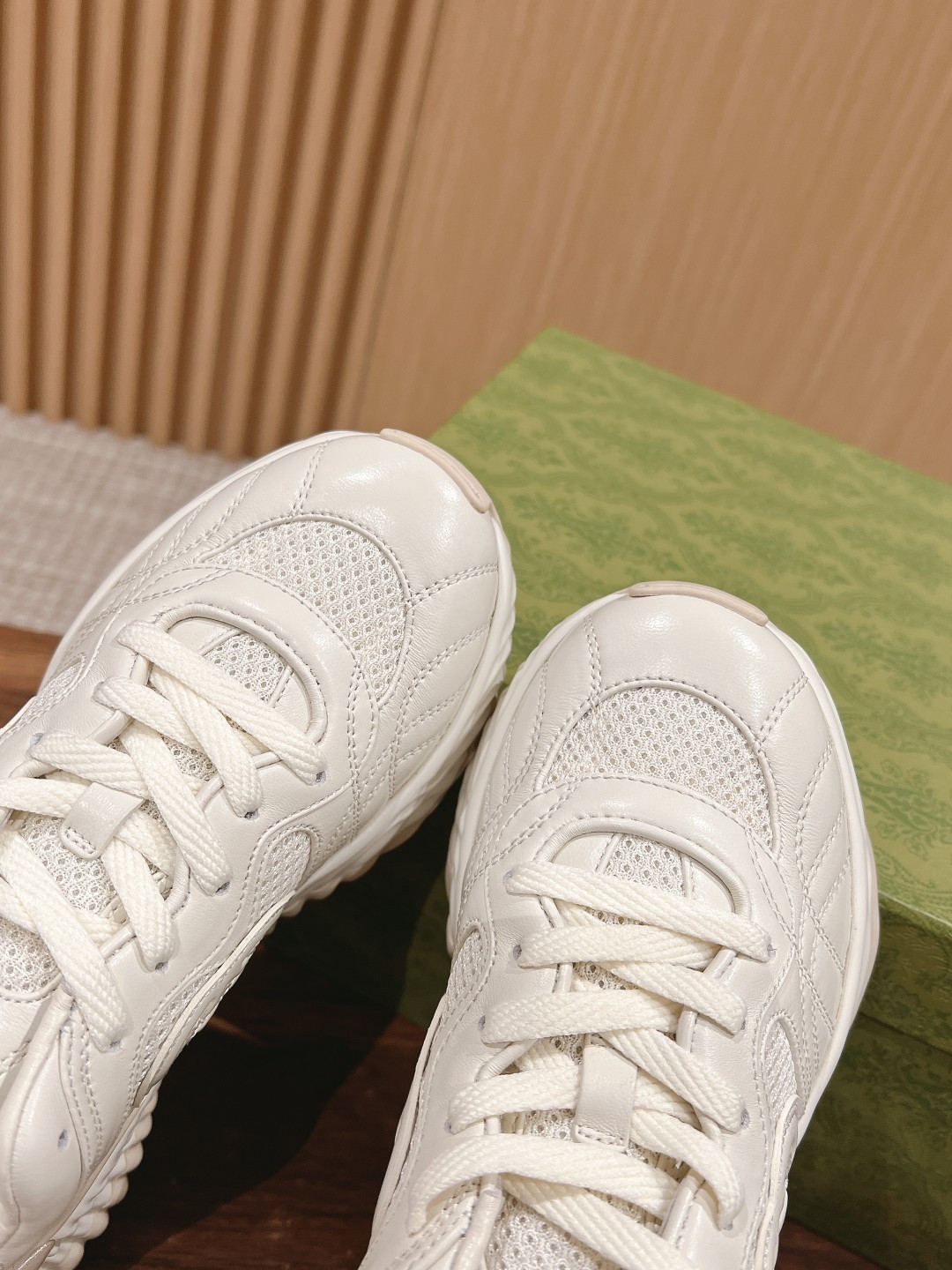 ua G*u*i ripple sneaker