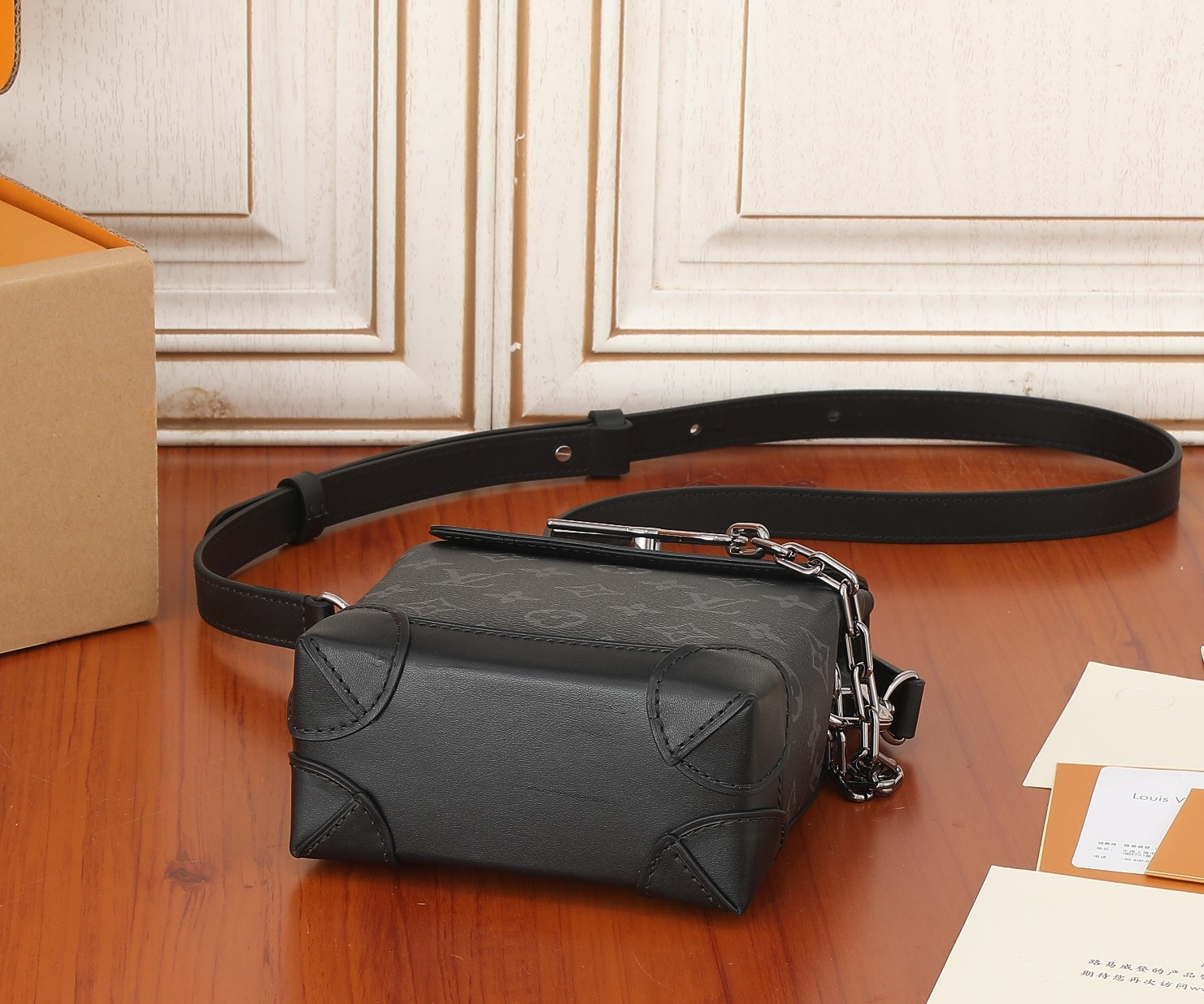 LV Nano Steamer M82774  5.9 x 7.1 x 2.8 in